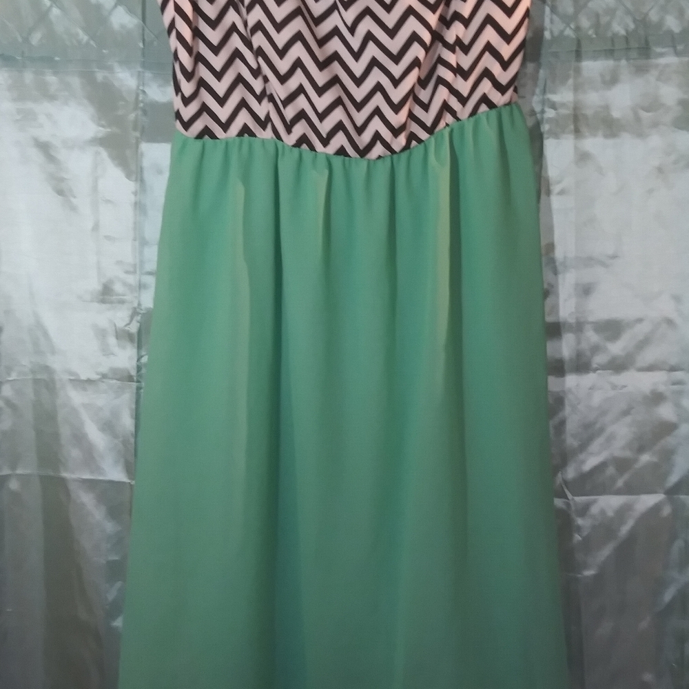 Dress - Picture 2 of 3